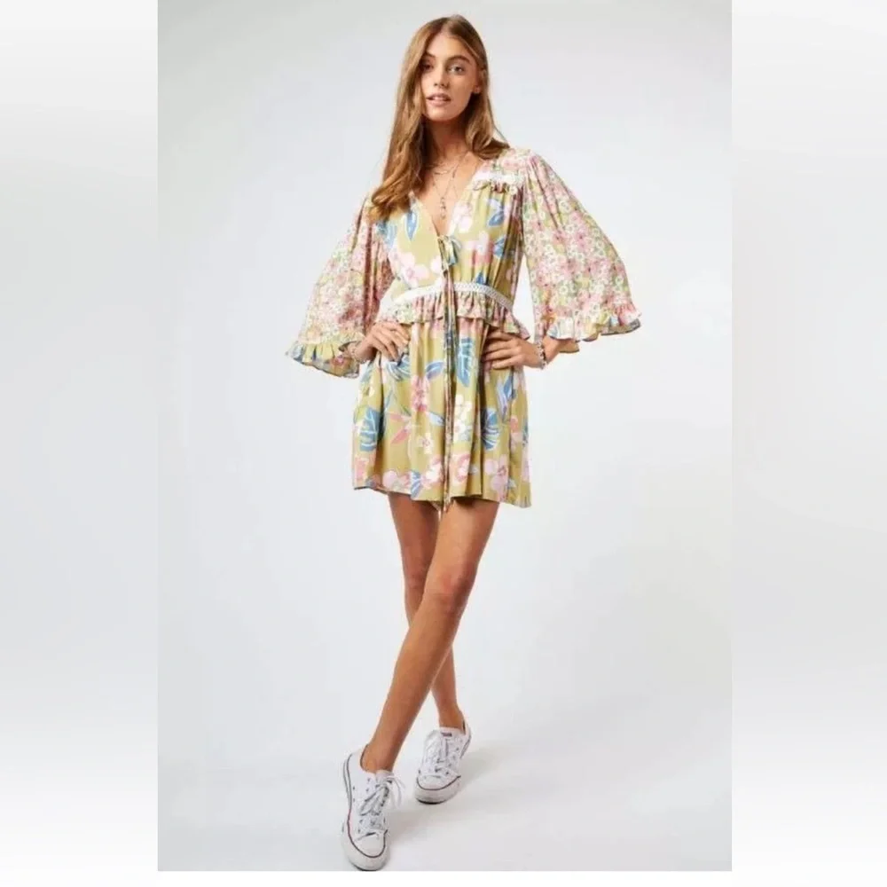🧨 24. NWT Davi & Dani Mixed Floral Print Romper with Crochet Accents - Picture 4 of 10